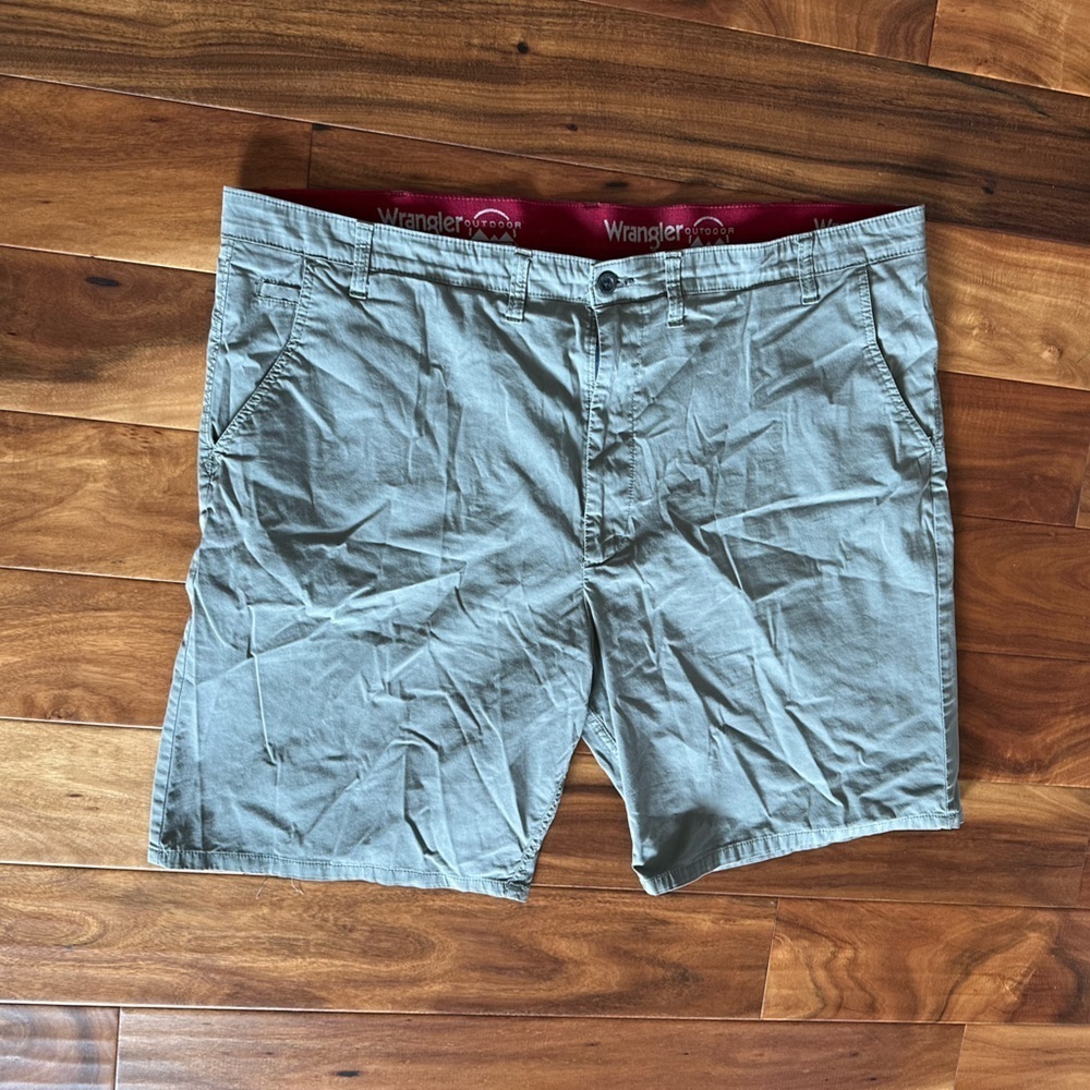 Wrangler Outdoor Khaki Shorts size 46